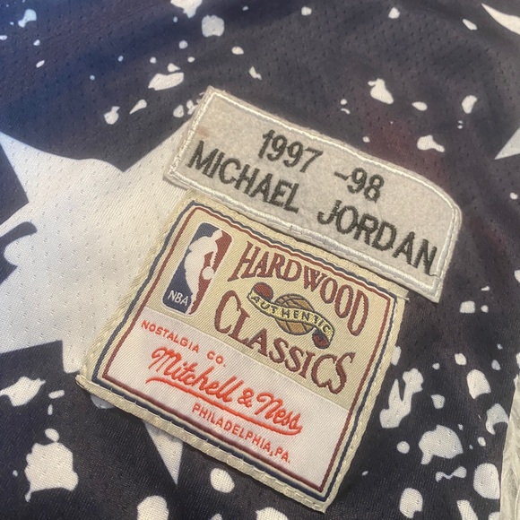 Chicago Bulls NBA BASKETBALL JERSEY OF Michael Jordan #23 retro - Picture 4 of 5